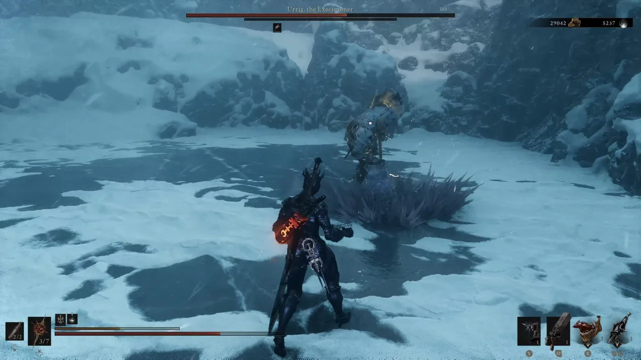 Image showing a Mortal Shell 2 player actively in battle against Urrig, the Executioner in [[Conquered Temple